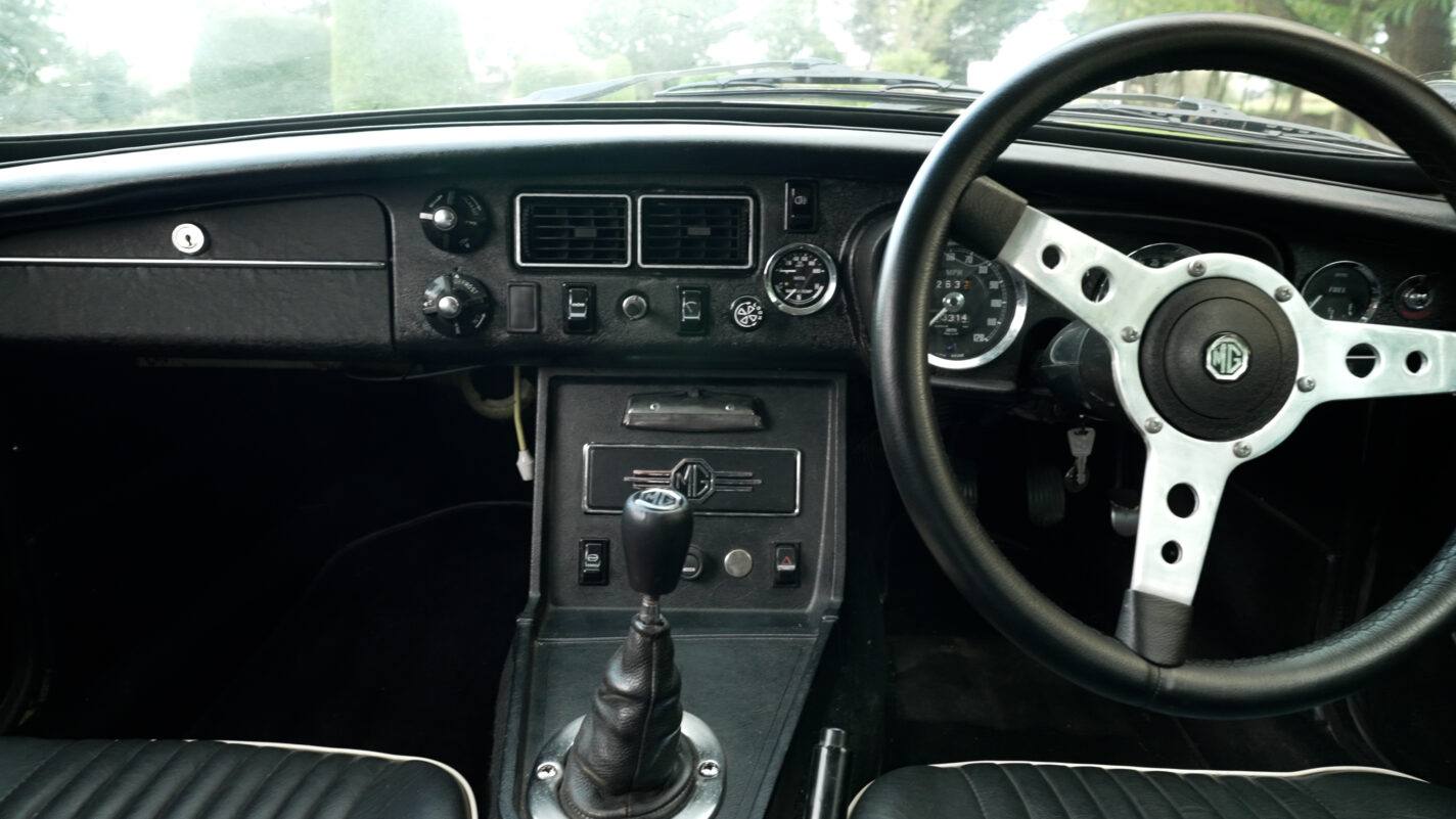 1971 MGB GT - Vintage and Classic Car Competitions